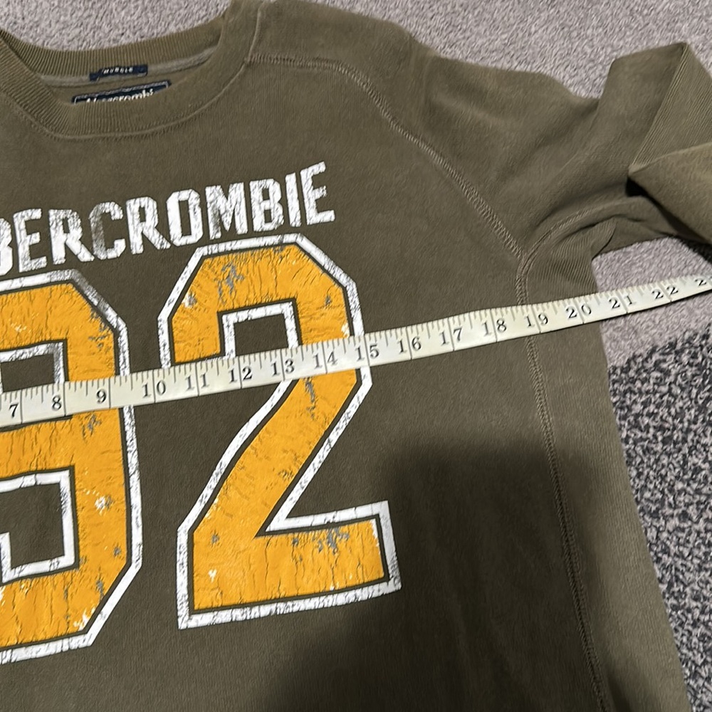 A&F- long sleeve jersey tee - Picture 2 of 5